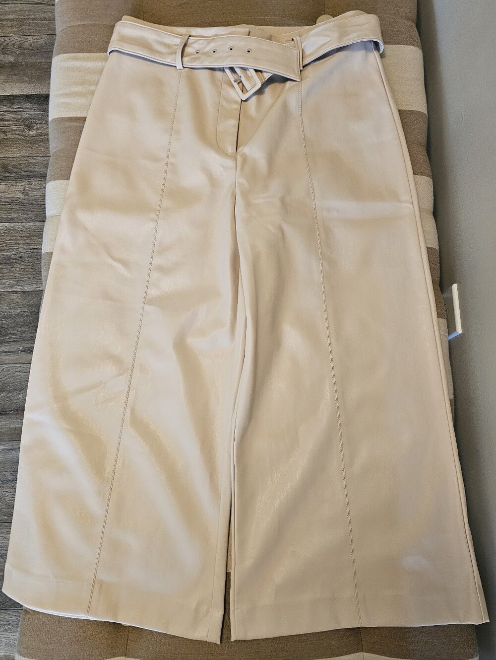 Ann Taylor Size 10 - NWOT Wide-Leg High-Waist Cropped Pant with Belt